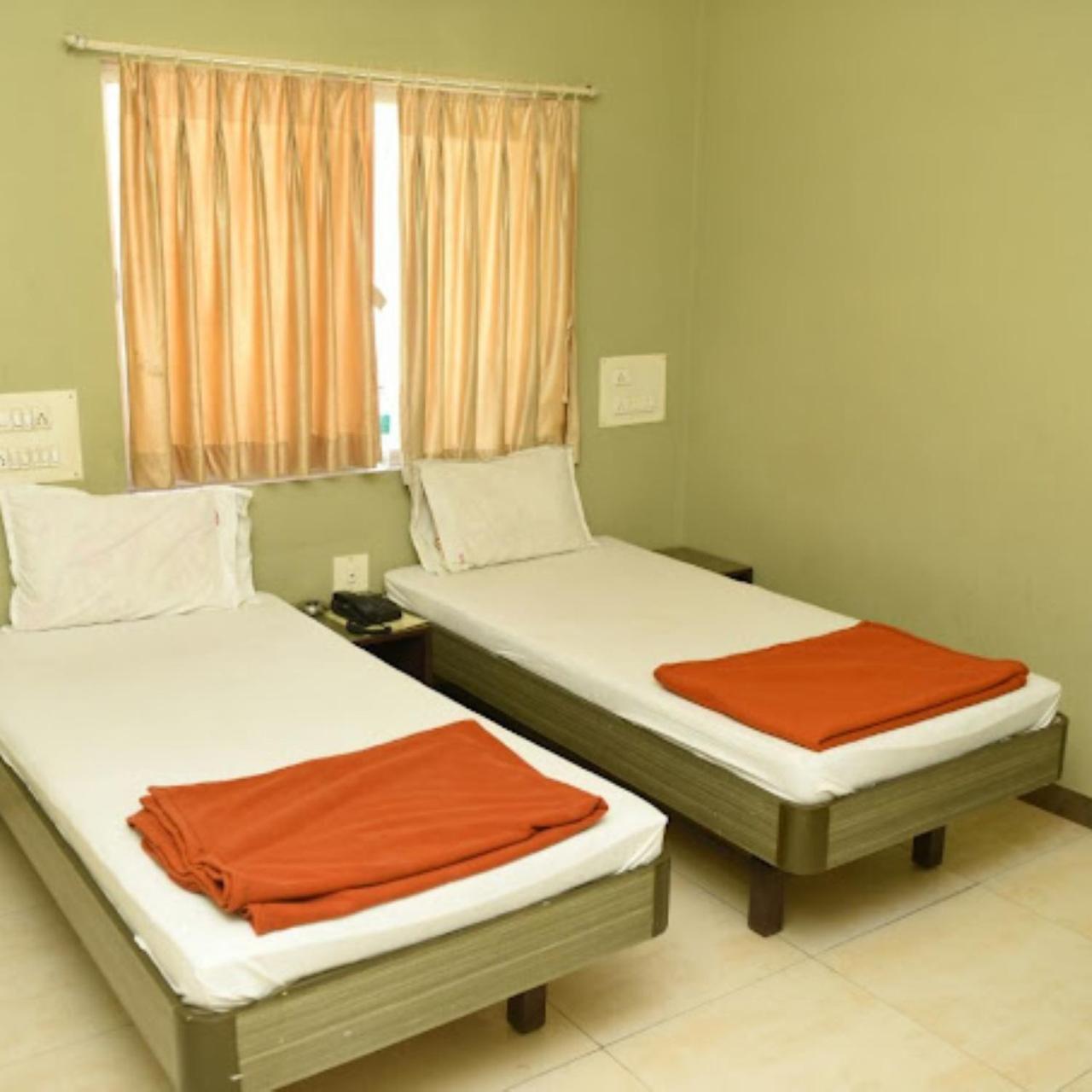 Hotel Anjali Palace Bhudzs Kültér fotó