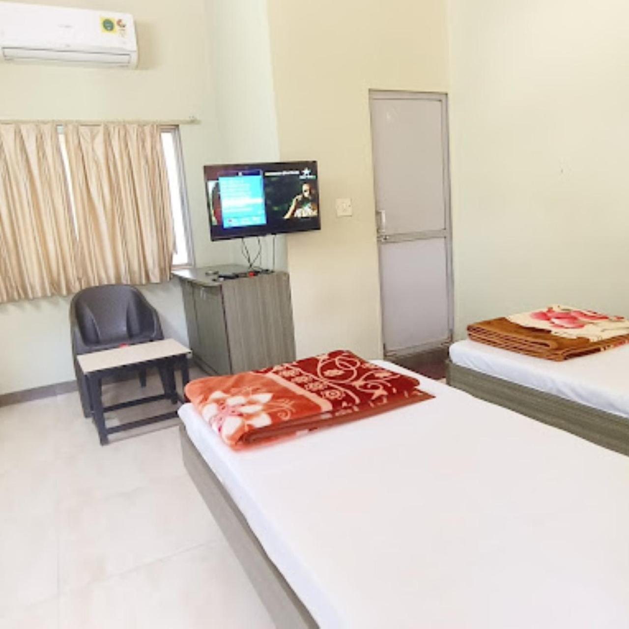 Hotel Anjali Palace Bhudzs Kültér fotó