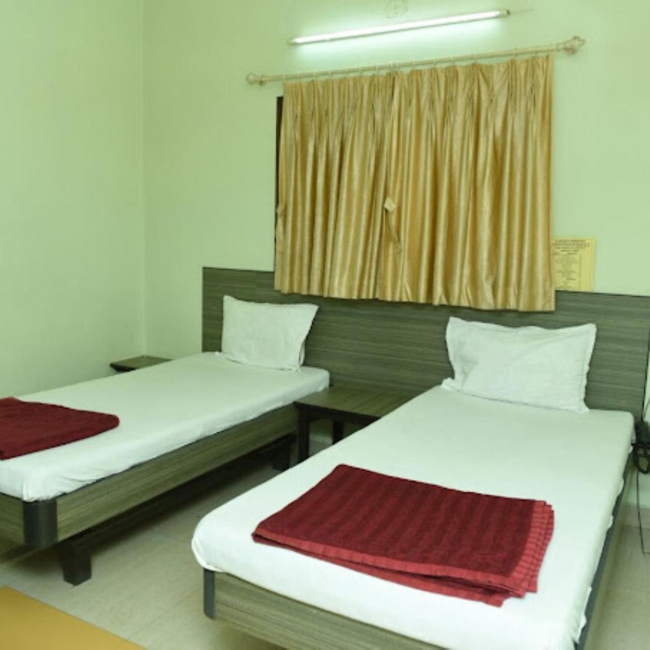 Hotel Anjali Palace Bhudzs Kültér fotó