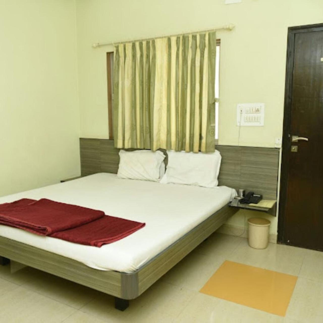 Hotel Anjali Palace Bhudzs Kültér fotó
